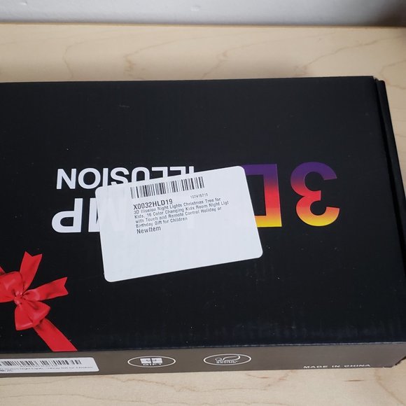 NEW 3D Illusion Night Lights Christmas Tree - Picture 7 of 9